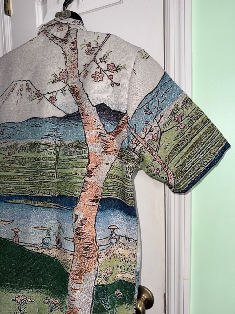 Rebel Vengeance Tapestry NWT Japanese Mount Fuji Shirt Men's Size L - Picture 10 of 12